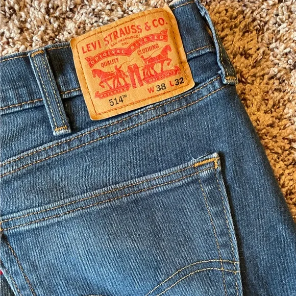 EUC Levi’s 514 Straight Fit men’s jeans Tagged 38x32 (measures 40x30) - Picture 3 of 9